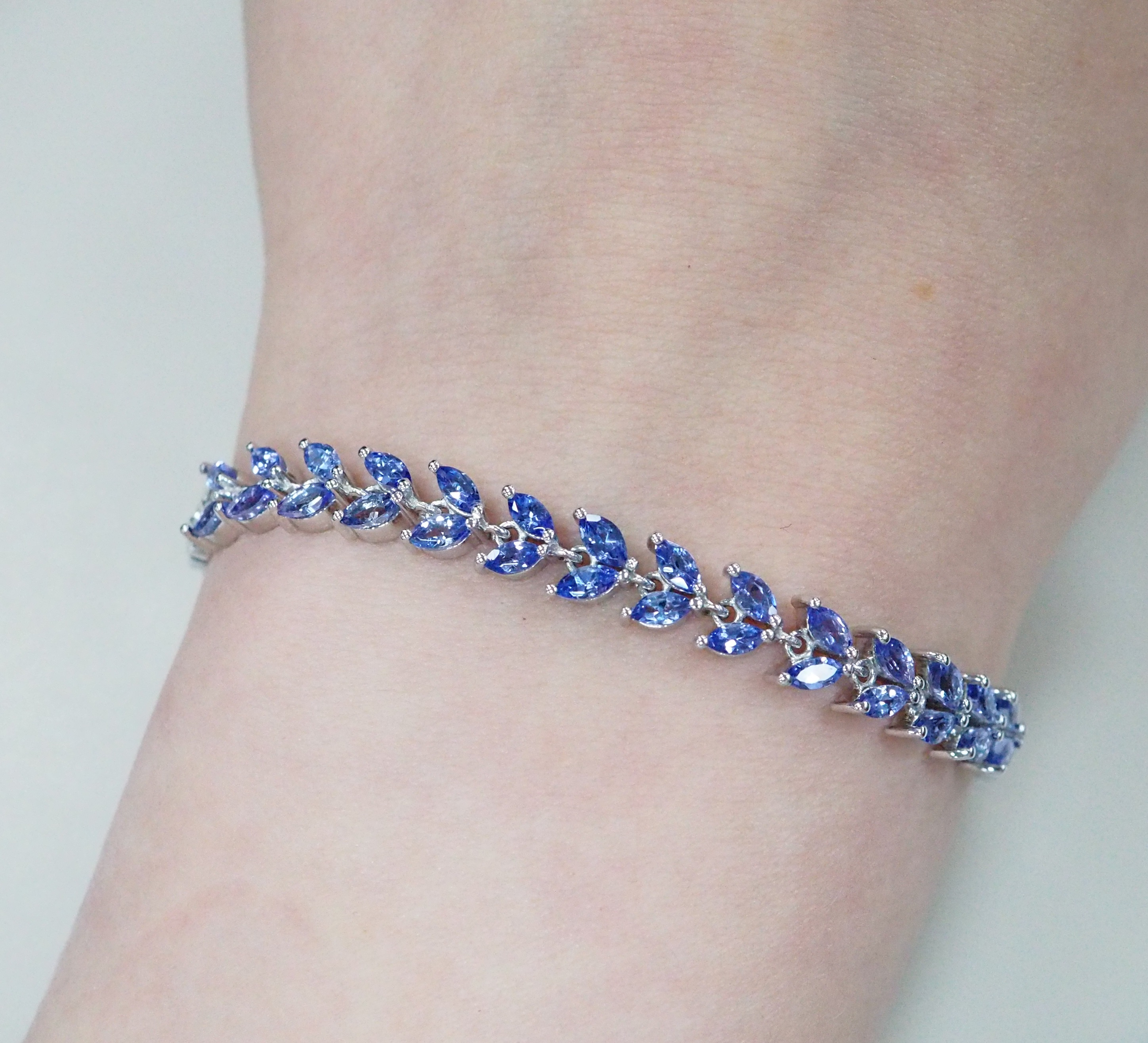 Серебряный браслет с танзанитами